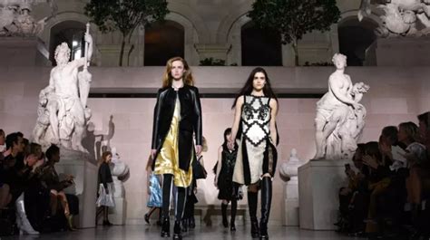 louis vuitton louvre 2021|louis vuitton dresses 2021.